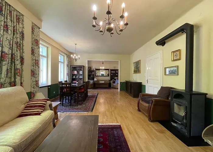 Villa Idyllisches Mit Garten Nahe Stadtplatz *