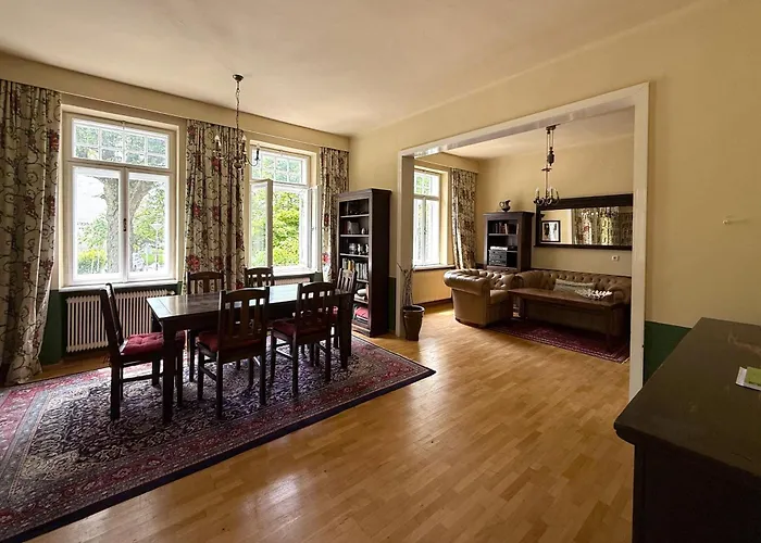 Idyllisches Mit Garten Nahe Stadtplatz